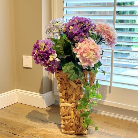 Hortensiengesteck in Vase