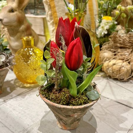 Tulpengesteck im Harztopf